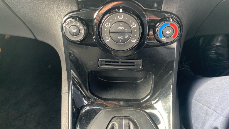 Ford Fiesta 1.6 Zetec 5dr Powershift Petrol Hatchback